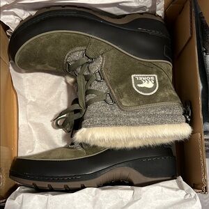 Sorel Green and Black Winter Boots